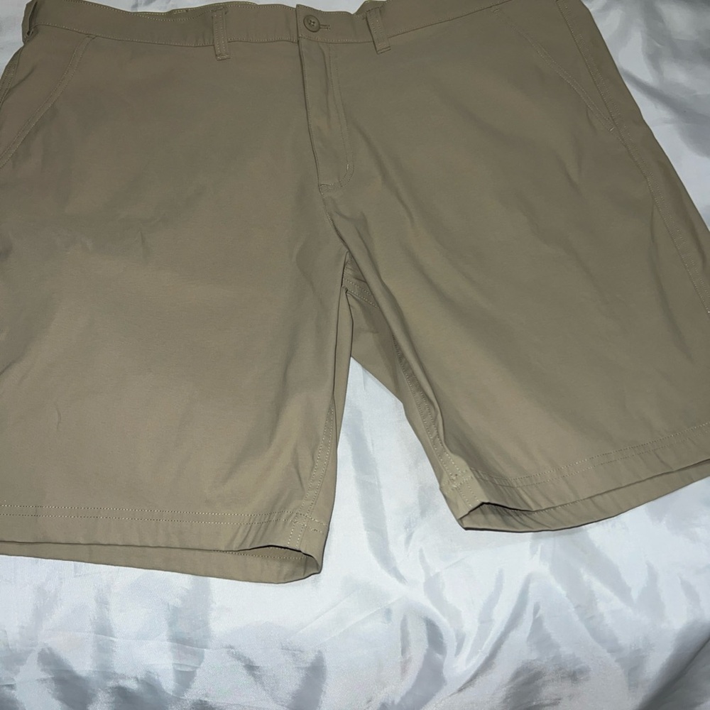 Eddie Bauer shorts • Men’s size 44